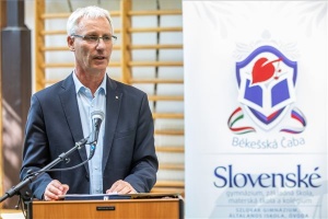 Szlovák nemzetiségi ösztöndíjat adott át Soltész Miklós Békéscsabán