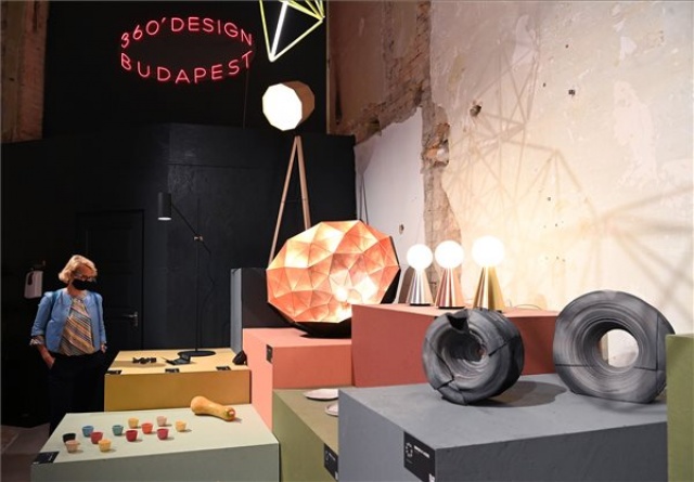 Megnyílt a 360 Design Budapest elnevezésű programsorozat kiállítása Budapesten
