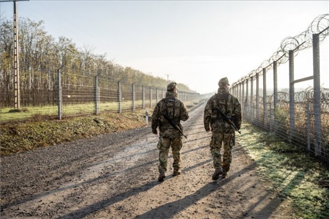 Illegális bevándorlás - Németh Szilárd: a magyar kerítés betonbiztosan őrzi Európa és Magyarország békéjét