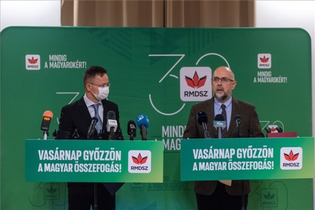 Szijjártó Péter és Kelemen Hunor sajtótájékoztatója Marosvásárhelyen 