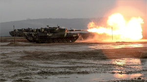 Megérkezett Tatára az utolsó két Leopard 2A4 harckocsi