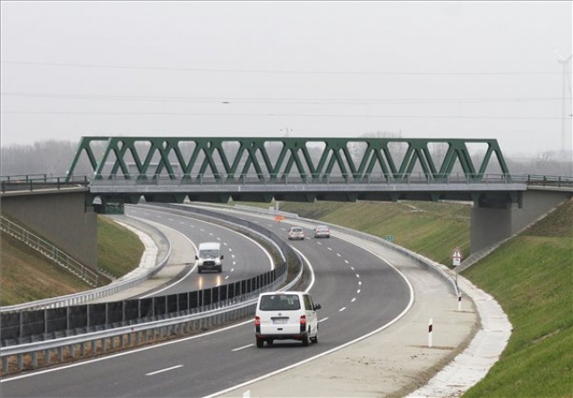 Gyorsforgalmi úton lehet közlekedni Sopron és Győr között