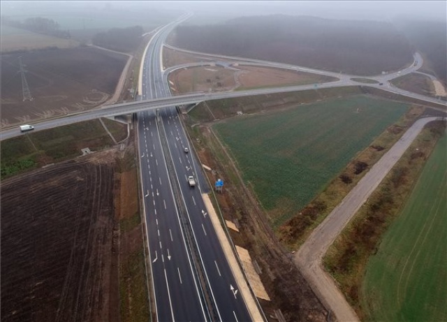 Gyorsforgalmi úton lehet közlekedni Sopron és Győr között