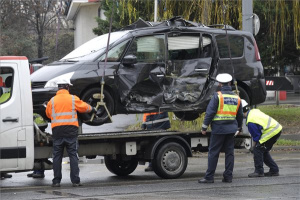 Villamossal ütközött egy autó Újbudán