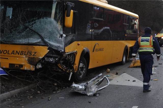 Halálos baleset történt Gödöllőnél, sokan megsérültek
