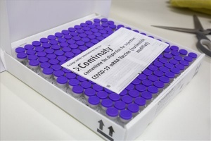 Koronavírus - Újabb Pfizer-BioNTech-vakcinák érkeztek a Zala Megyei Szent Rafael Kórházba