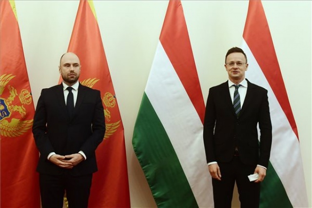 Szijjártó Péter fogadta a montenegrói külügyminisztert 
