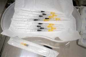 Koronavírus - Háziorvos olt az AstraZeneca-vakcinával Kaposszekcsőn 