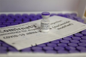 Koronavírus - Újabb Pfizer-BioNTech-vakcinák érkeztek a kaposvári megyei kórházba 