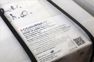 Koronavírus - Pfizer-BioNTech-vakcinák érkeztek a miskolci kórház oltópontjára