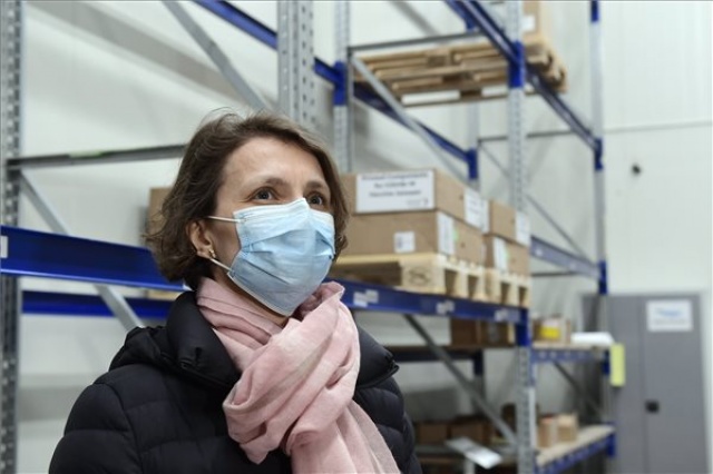 Megérkezett a Janssen-oltóanyag első szállítmánya Magyarországra