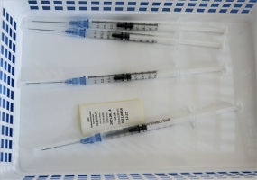 Koronavírus - Oltás a győri megyei kórházban 