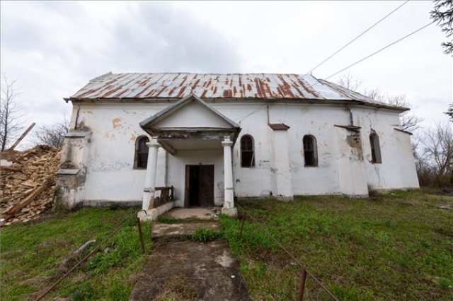 Leomlott az erdélyi Tacs református templomának tornya