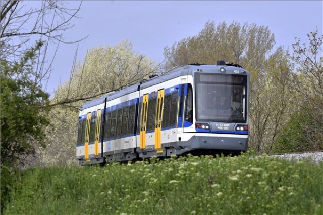 Bemutatták az első tram-train szerelvényt Szentesen 