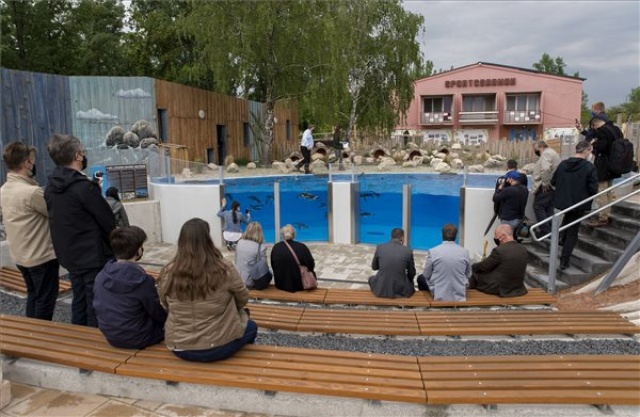 Modern városok - Állatbemutatókat és új gazdasági épületet adtak át a győri állatkertben