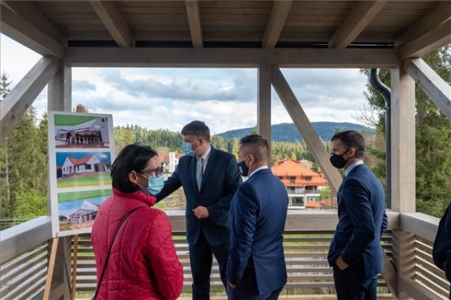 Magyar állami támogatással épült orvoslakásokat avattak a székelyföldi Borszéken 