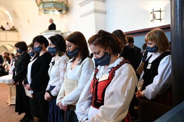 Felszentelték a magyar állami támogatással megújított sepsiszentgyörgyi vártemplomot