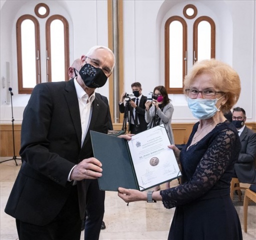 Mikos Borbála orvosigazgató kapta a Dizseri Tamás szeretetszolgálati díjat 