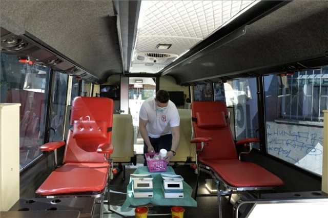 Véradóbuszt kapott az Országos Vérellátó Szolgálat