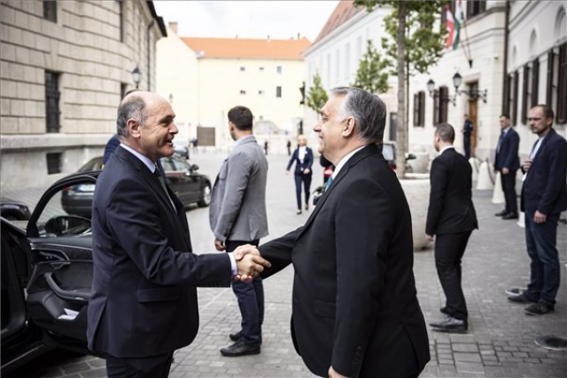 Koronavírus - Orbán Viktor az osztrák törvényhozás elnökével tárgyalt
