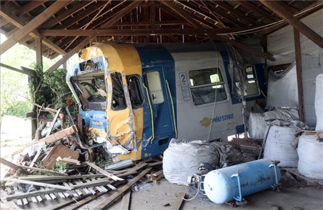 Kamionnal ütközött egy vonat Sátoraljaújhelyen - Műszaki mentés