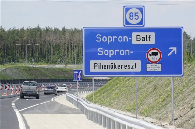 Átadták az M85-ös autóút út Csorna-nyugat és Balf csomópont közötti szakaszát