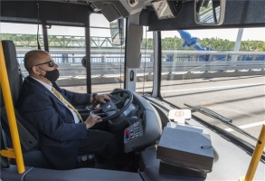 Átadták az első Magyarországon gyártott elektromos meghajtású autóbuszt a Volánbusz számára