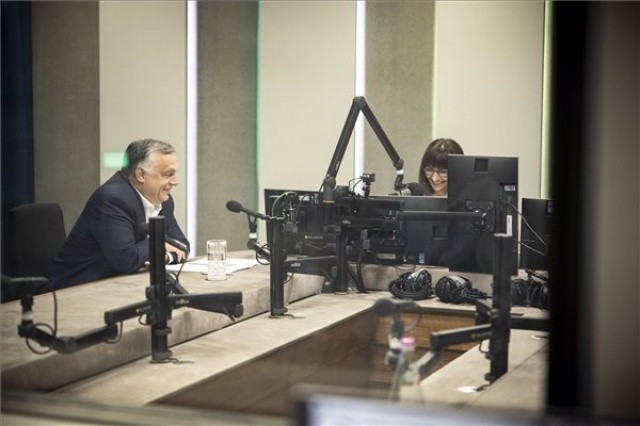 Miniszterelnöki interjú a Kossuth rádióban