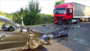 Halálos baleset miatt lezárták a 442-es utat Tiszaföldvárnál