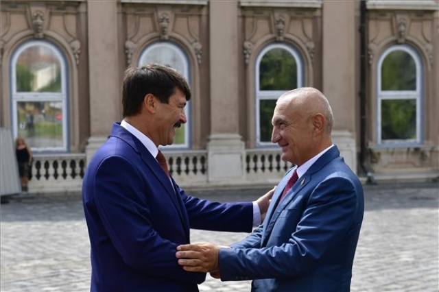 Áder János államfő fogadta Ilir Meta albán köztársasági elnököt 