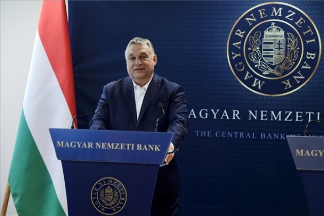 Orbán Viktor a jegybankelnök társaságában megtekintette az MNB által őrzött aranytartalékot