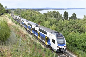 Emeletes vonatok is közlekednek a Balatonra