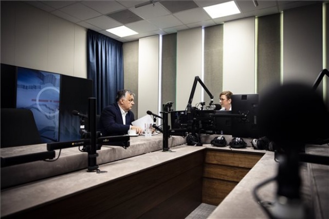 Miniszterelnöki interjú a Kossuth rádióban