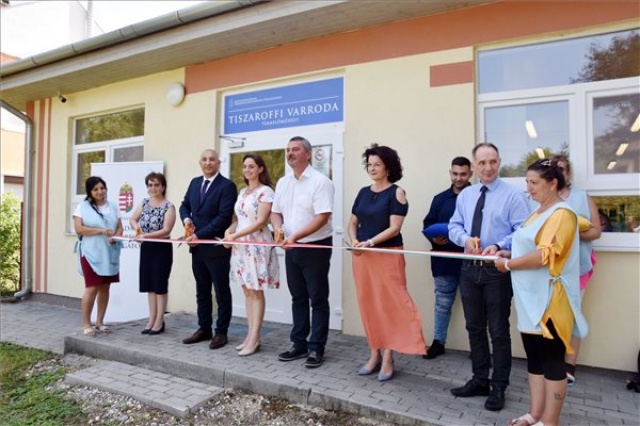 Új varroda tan- és termelőműhely nyílt Tiszaroffon