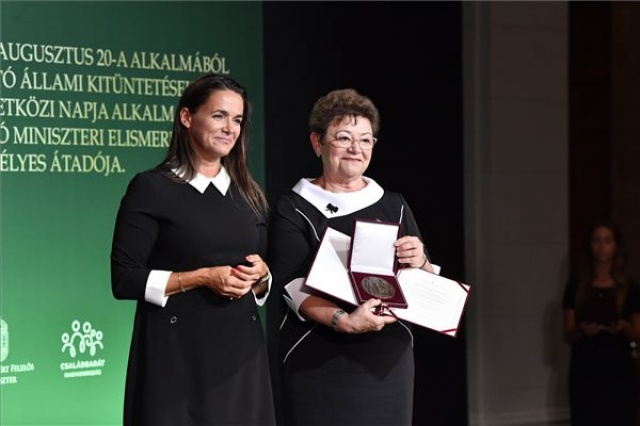 Állami kitüntetéseket és miniszteri elismeréseket adott át Novák Katalin