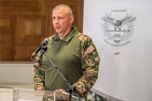 Benkő Tibor és Ruszin-Szendi Romulusz altábornagy rendkívüli sajtótájékoztatója