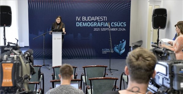 Novák Katalin sajtótájékoztatója a IV. Budapesti Demográfiai Csúcsról 