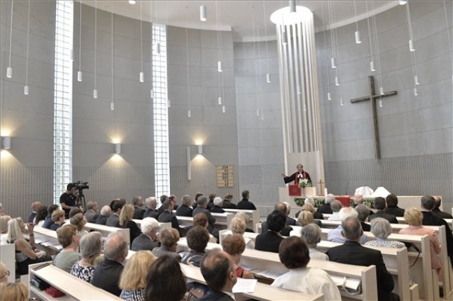 Felszentelték Budakeszi új evangélikus templomát