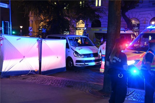Halálra gázoltak egy férfit a budapesti Andrássy úton