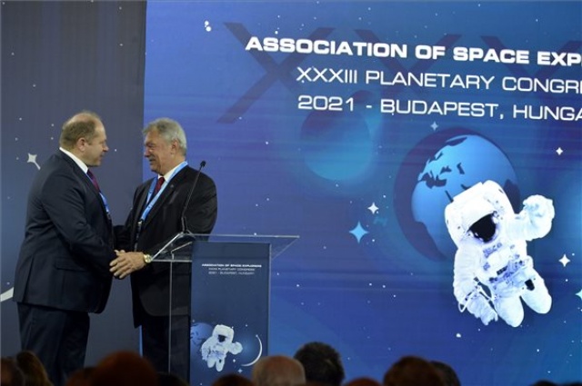 A Nemzetközi Űrhajós Szövetség 33. kongresszusa Budapesten
