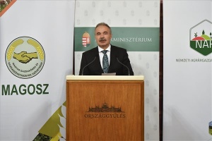 Nagy István, a NAK és a MAGOSZ elnöke a magyar gazdák védelméről tartott sajtótájékoztatót 