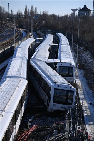 Összeütközött két metrószerelvény Kőbánya-Kispestnél, utasokat nem szállítottak