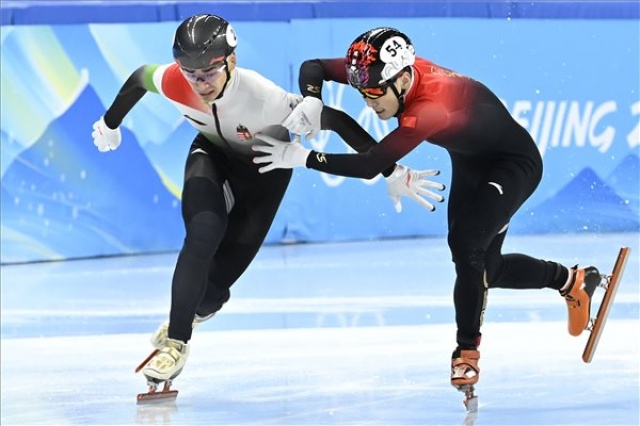 Peking 2022 - Gyorskorcsolya - Liu Shaolin Sándort kizárták 1000 méteren