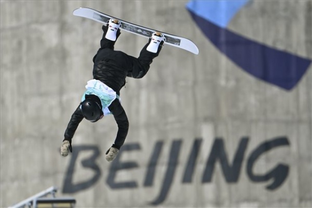 Peking 2022 - Kozuback Kamilla 17. a big air selejtezőjében