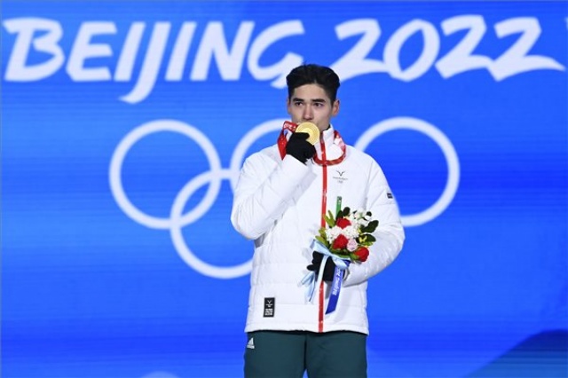 Peking 2022 - Gyorskorcsolya - Liu Shaoang olimpiai bajnok 500 méteren