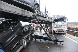 Kamionok ütköztek az M5-ösön Inárcsnál