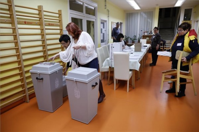 Választás 2022 - Megnyitottak a szavazókörök