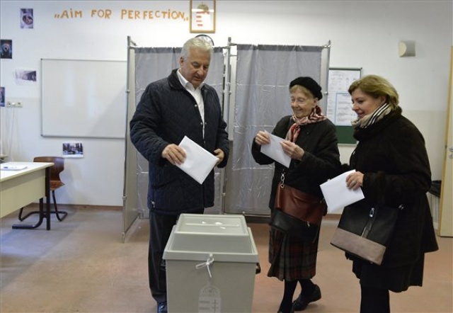 Választás 2022 - Leadta szavazatát Semjén Zsolt miniszterelnök-helyettes