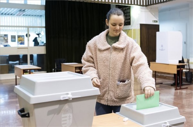 Választás 2022 - Több mint 231 ezren először élhetnek választójogukkal