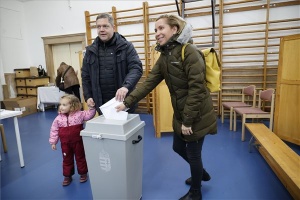 Választás 2022 - Leadta szavazatát Tóth Bertalan, az MSZP társelnöke